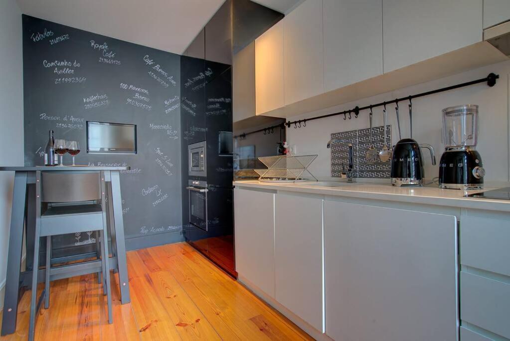 Tracey & Neill'S Place In Principe Real Лиссабон Экстерьер фото