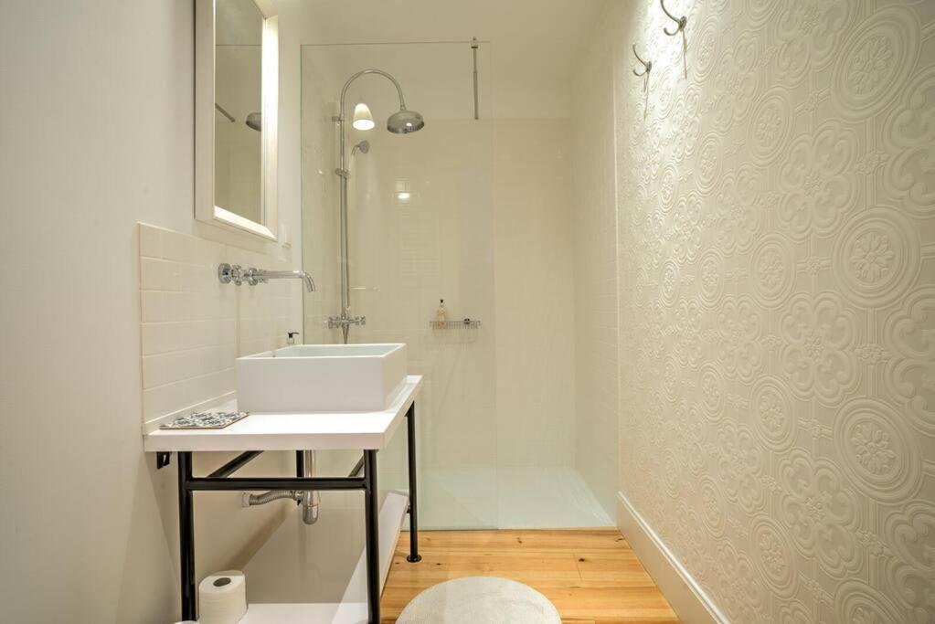 Tracey & Neill'S Place In Principe Real Лиссабон Экстерьер фото